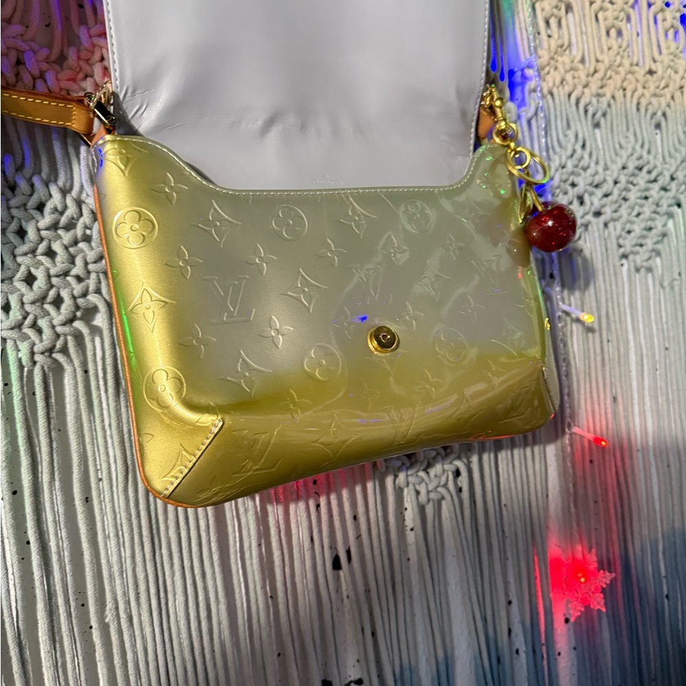 Louis Vuitton Vernis Thompson Street Shoulder Bag with Cherry Charm - Picture 3 of 6